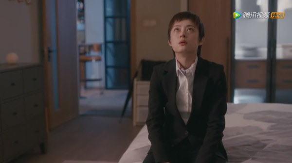 Nữ nhân bán nhà: Tôn Lệ đóng chung phim với em gái cùng cha khác mẹ, hé lộ gia thế bất hạnh của nữ hoàng rating-1