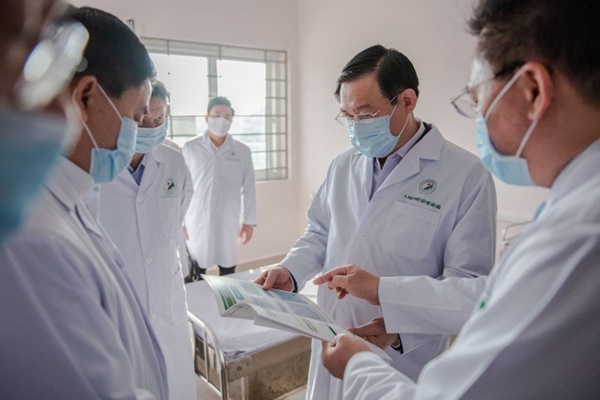 Bị tháo khẩu trang, thanh niên tại Trung Quốc đánh túi bụi 2 phụ nữ-1