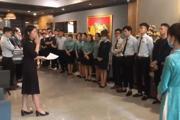 Hàng trăm người về từ Hàn Quốc kẹt nhiều giờ tại Nội Bài-3