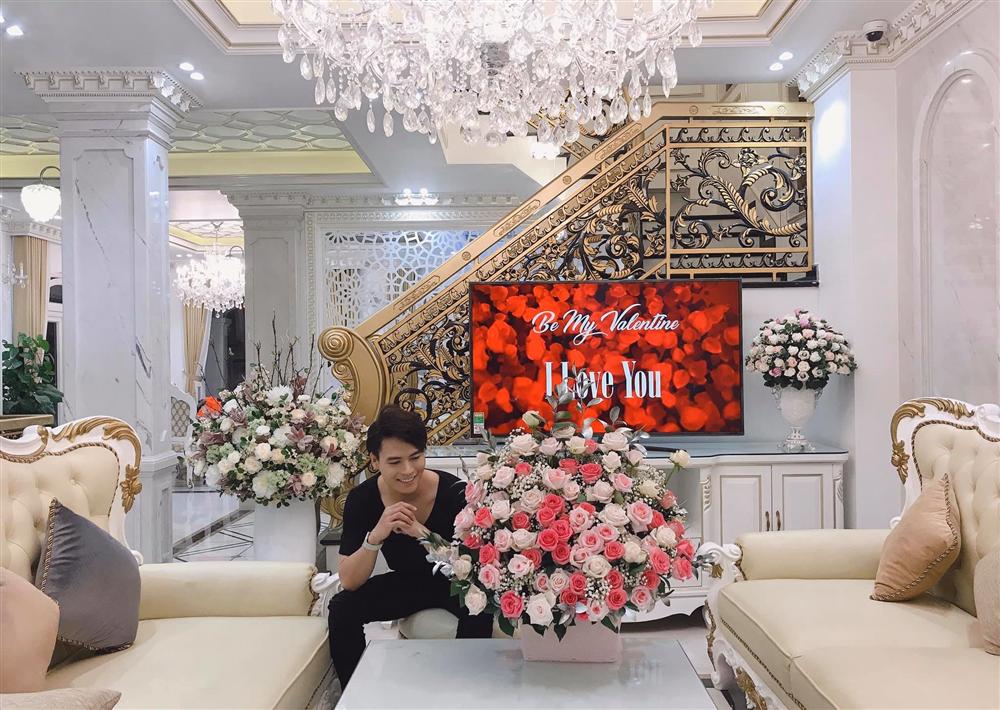 Choáng trước biệt thự như cung điện của MC giàu nhất VN” cùng tình tin đồn kém 17 tuổi-8