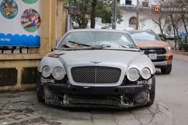 Siêu xe Bentley 20 tỷ nằm xếp xó” trên vỉa hè Hà Nội, hơn 5 năm qua không ai biết chủ nhân ở đâu-2