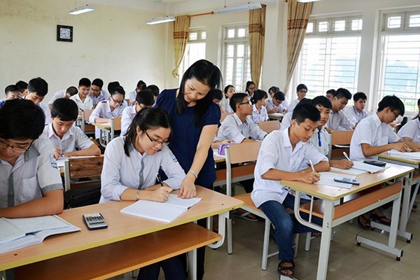 Nhiều trường ĐH đổi lịch cho nghỉ phút chót, sinh viên đang đi giữa đường phải bắt xe quay lại về quê-3