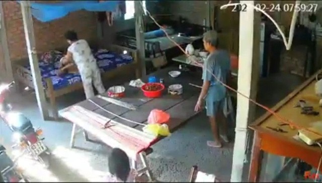 Làm việc với cặp vợ chồng bạo hành mẹ già 88 tuổi-1