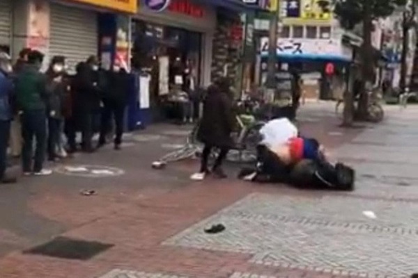 Covid-19 ở Nhật: Đánh nhau trong lúc xếp hàng mua khẩu trang-3