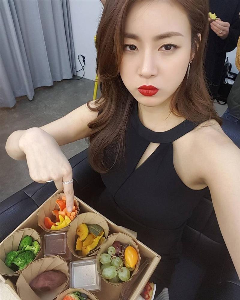 Tình cũ của Huyn Bin: Từ cô nàng mặc váy chật đến bục chỉ trên thảm đỏ và màn lột xác giảm 20kg, trở thành mỹ nhân có đôi chân đẹp nhất xứ Hàn-4