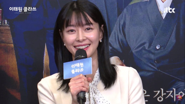 Park Seo Joon diện đồ tông xuyệt tông cực đáng yêu với Kim Da Mi ở họp báo Tầng Lớp Itaewon-5