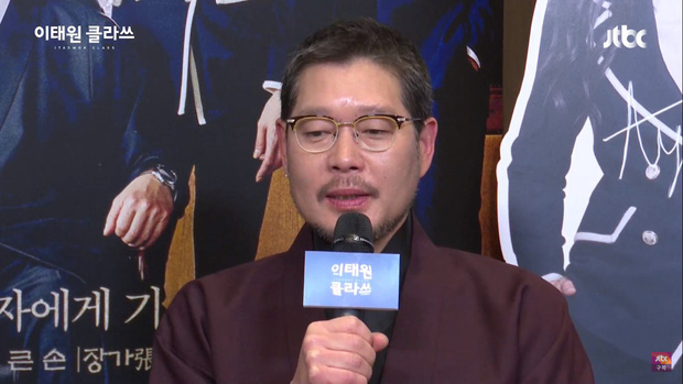 Park Seo Joon diện đồ tông xuyệt tông cực đáng yêu với Kim Da Mi ở họp báo Tầng Lớp Itaewon-6