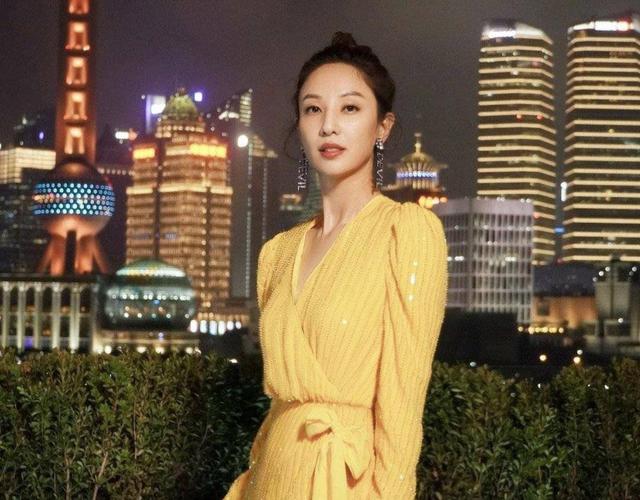 Bằng chứng thép 4: Không phải dàn Hoa hậu TVB, chân dài 39 tuổi gây náo loạn vì mặc váy ngủ ren quá gợi cảm-5
