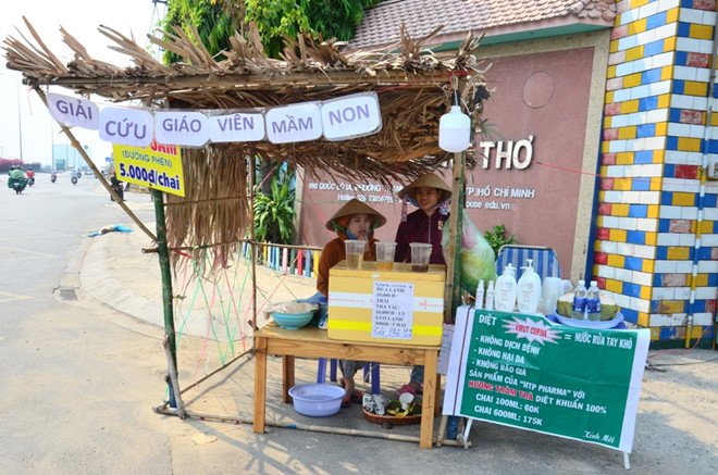 Giáo viên mầm non tư thục nghỉ không lương kêu trời, phải bán nước dừa, giày dép kiếm sống-2