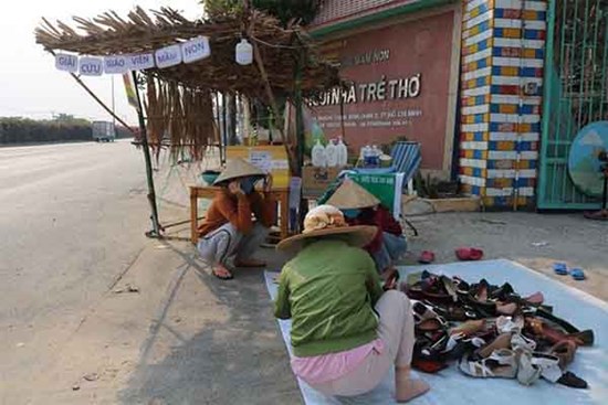 Giáo viên mầm non tư thục nghỉ không lương kêu trời, phải bán nước dừa, giày dép kiếm sống