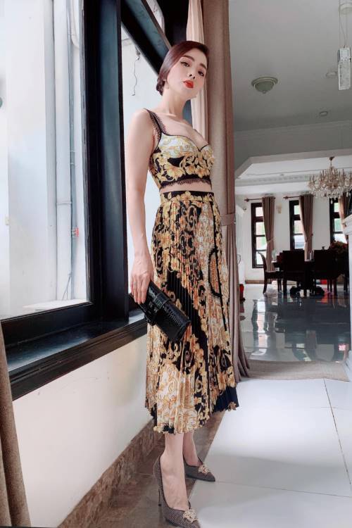 Cận cảnh biệt thự cổ điển sang trọng của Lệ Quyên-7