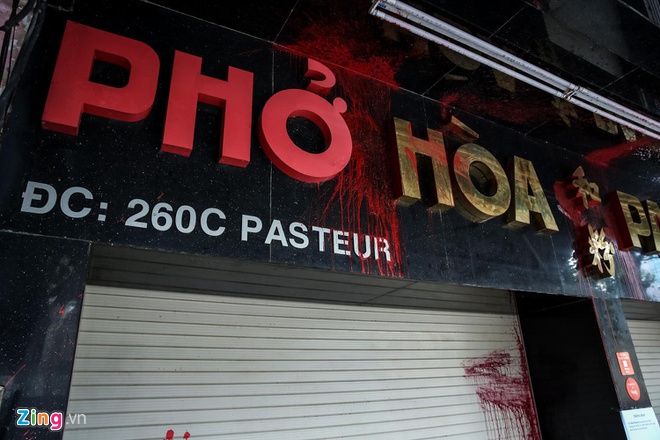 Con rể chủ quán phở Hòa làm giả giấy tờ xe Mercedes, Lexus để vay tiền-2