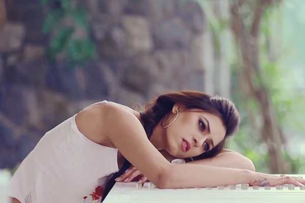 Chị dâu tự dưng tốt tính đột ngột, tôi tưởng chị đã thay đổi cho đến khi vô tình đọc được những dòng nhật kí gây sốc trong điện thoại của chị-3