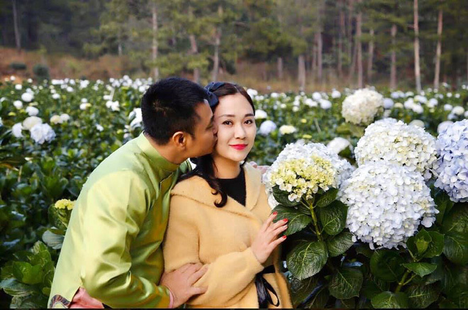 Chân dung người vợ giảng viên xinh đẹp nhưng giản dị, đảm đang của NSND Tự Long-1