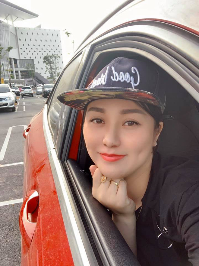 Chân dung người vợ giảng viên xinh đẹp nhưng giản dị, đảm đang của NSND Tự Long-3