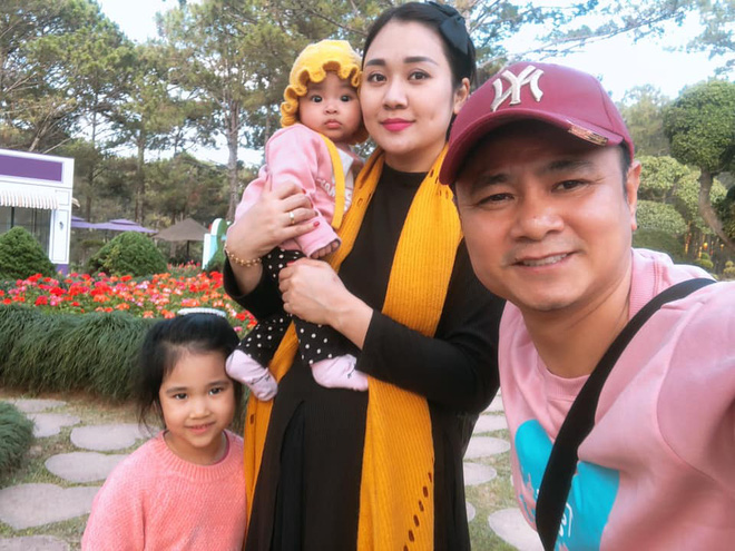 Chân dung người vợ giảng viên xinh đẹp nhưng giản dị, đảm đang của NSND Tự Long-4