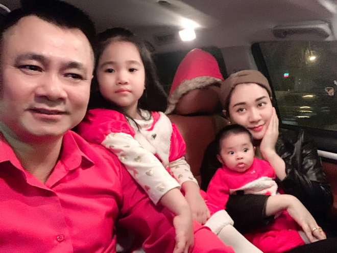 Chân dung người vợ giảng viên xinh đẹp nhưng giản dị, đảm đang của NSND Tự Long-5