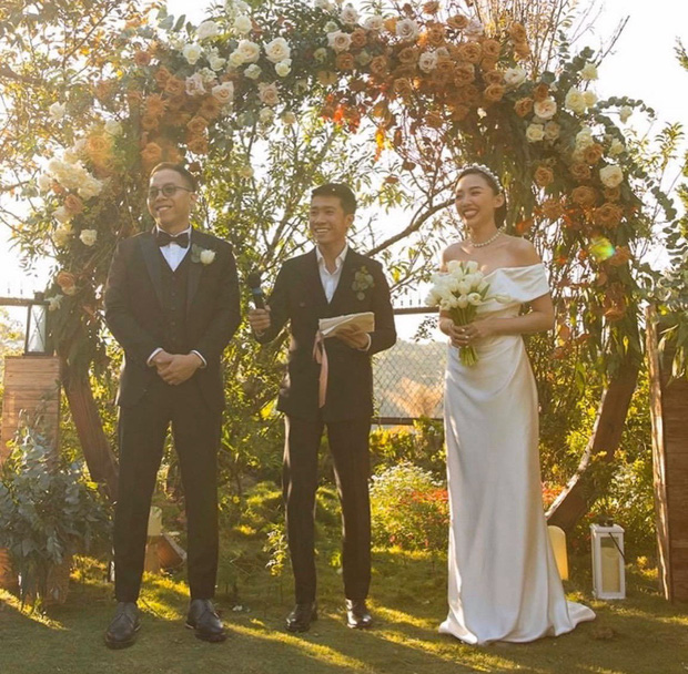 Loạt ảnh cực hiếm trong đám cưới Tóc Tiên - Hoàng Touliver cuối cùng cũng được hé lộ: Mọi khoảnh khắc hạnh phúc nhất đều có đủ!-1