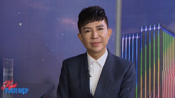 Sau vụ Long Nhật kể bị bắt ở động mại dâm nam, vợ anh uất nghẹn: Con có cha mà trở thành con hoang-1