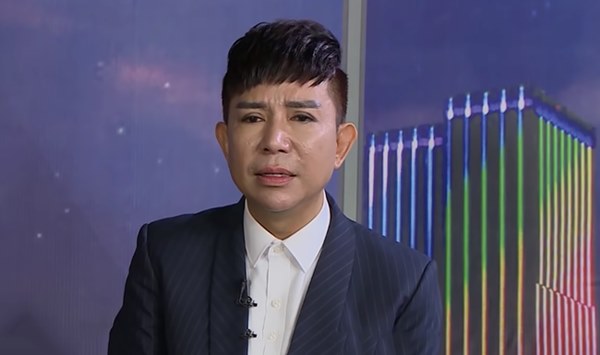 Sau vụ Long Nhật kể bị bắt ở động mại dâm nam, vợ anh uất nghẹn: Con có cha mà trở thành con hoang-2