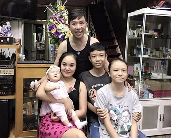 Sau vụ Long Nhật kể bị bắt ở động mại dâm nam, vợ anh uất nghẹn: Con có cha mà trở thành con hoang-5