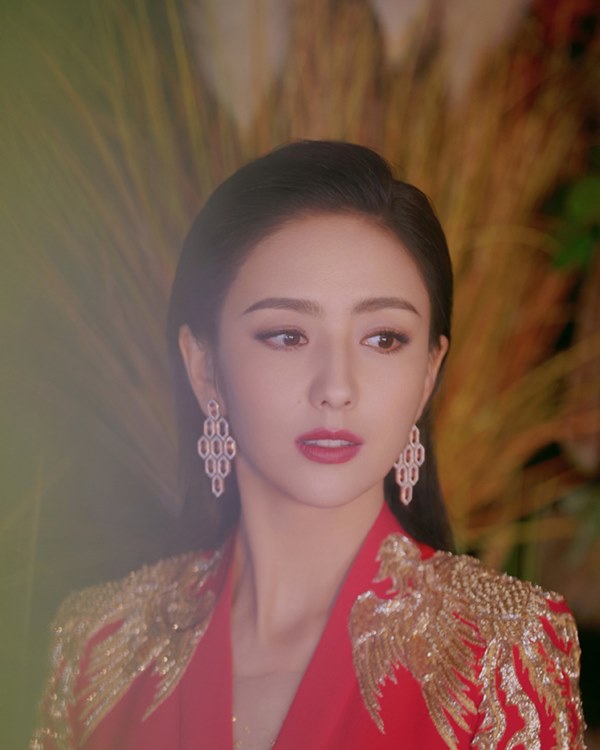 Không chỉ cạnh tranh danh hiệu Mỹ nữ Tân Cương, tứ đại mỹ nhân thế hệ mới này còn sở hữu những ồn ào tình ái không ai kém ai-1