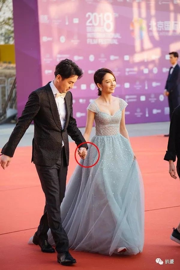 Không chỉ cạnh tranh danh hiệu Mỹ nữ Tân Cương, tứ đại mỹ nhân thế hệ mới này còn sở hữu những ồn ào tình ái không ai kém ai-3