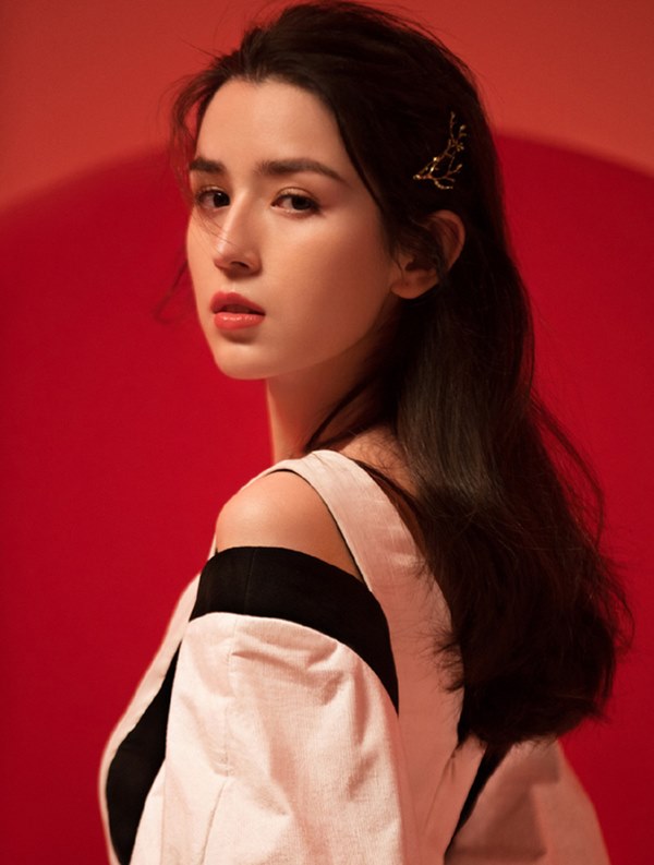 Không chỉ cạnh tranh danh hiệu Mỹ nữ Tân Cương, tứ đại mỹ nhân thế hệ mới này còn sở hữu những ồn ào tình ái không ai kém ai-10