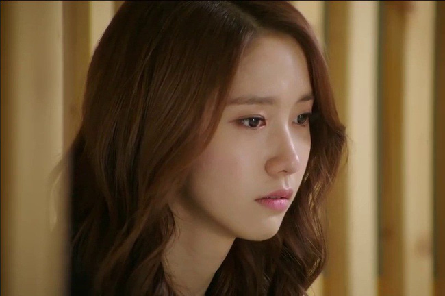 Mẹ chồng cũ không mời mà tới đám cưới của con dâu, món đồ bà đưa khiến tôi ôm mặt khóc giữa đám đông-1