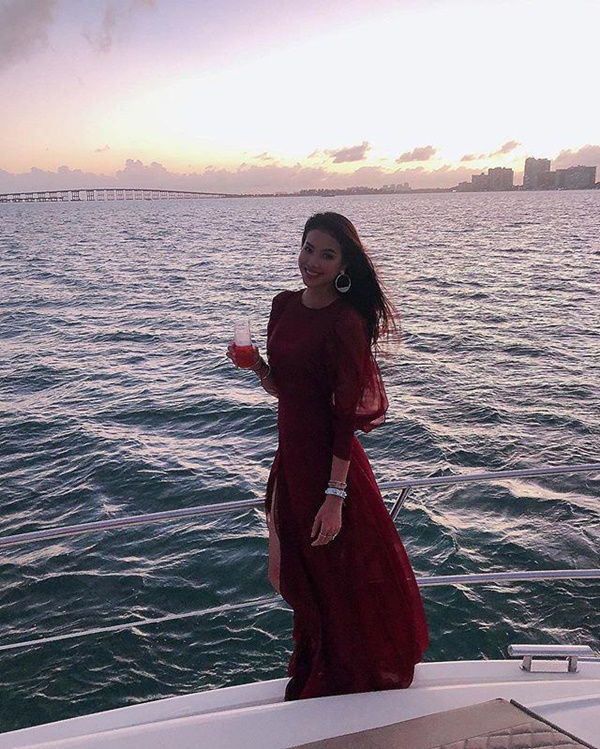 Sắm túi hiệu mỏi tay nhưng Phạm Hương yêu thích đúng một đôi bông tai-5