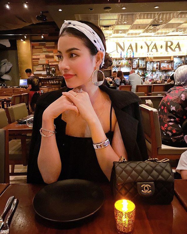 Sắm túi hiệu mỏi tay nhưng Phạm Hương yêu thích đúng một đôi bông tai-6