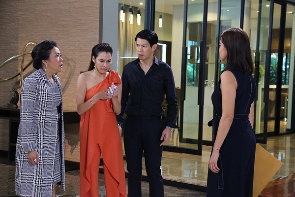 Mới sinh con được 10 ngày, mẹ chồng dúi bao tay bảo em đi rửa bát trong khi 3 chị chồng ăn cơm xong thì ngồi chơi nhưng phản ứng của chồng lại khiến em áy náy-1