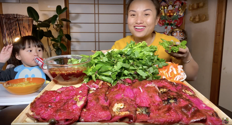 Mẹ con Quỳnh Trần - bé Sa được ủng hộ nhiệt tình với món bánh xèo thanh long, dù ở nước Nhật xa xôi vẫn góp phần giải cứu nông sản Việt Nam-13