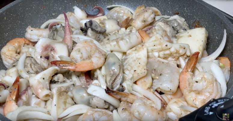 Mẹ con Quỳnh Trần - bé Sa được ủng hộ nhiệt tình với món bánh xèo thanh long, dù ở nước Nhật xa xôi vẫn góp phần giải cứu nông sản Việt Nam-7