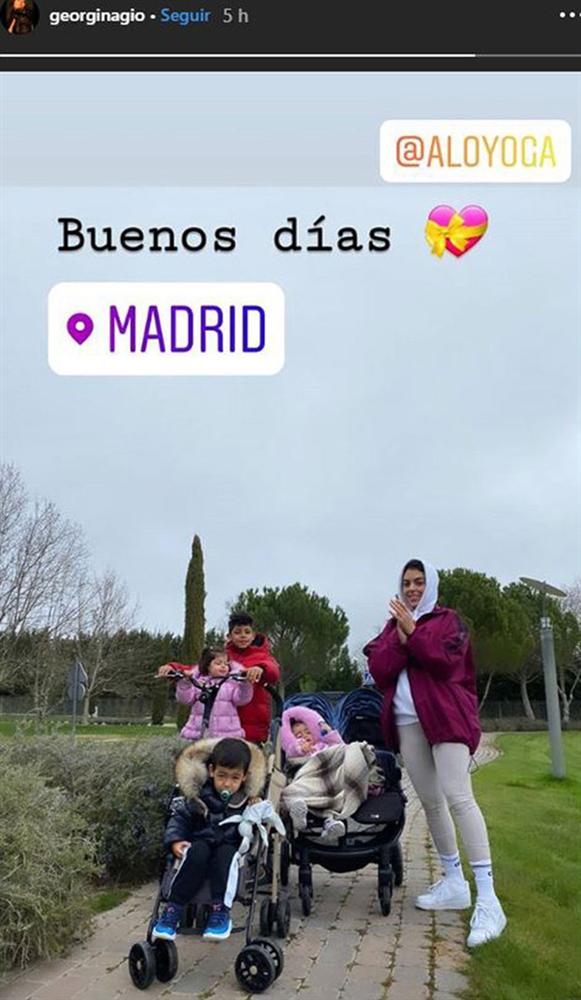 Lo sợ dịch Covid-19 tại Ý, bạn gái Ronaldo vội vã đưa 4 con nhỏ sang Tây Ban Nha tạm lánh-1