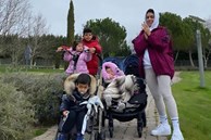Lo sợ dịch Covid-19 tại Ý, bạn gái Ronaldo vội vã đưa 4 con nhỏ sang Tây Ban Nha tạm lánh