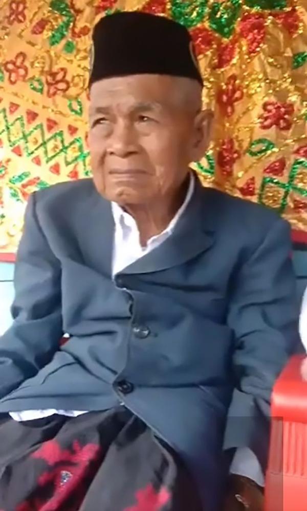 Xôn xao hôn lễ cụ ông 103 tuổi và cô dâu 27 tuổi, quá trình theo đuổi của chú rể càng khiến nhiều người sửng sốt-1