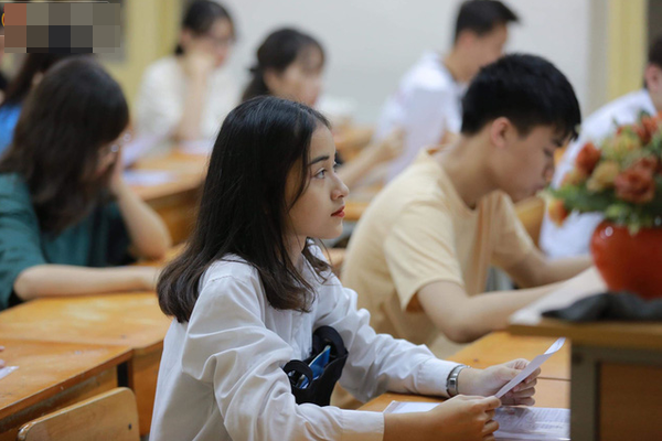 Sinh viên nô nức trở lại trường sau kỳ nghỉ Tết dài nhất lịch sử: Được đi học rồi vui quá, ở nhà chán lắm!-14