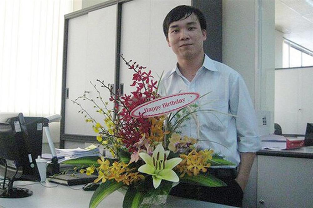 Ngáo đá giết cha, chém mẹ, cởi trần bế con thơ lên nóc nhà tìm vợ-1