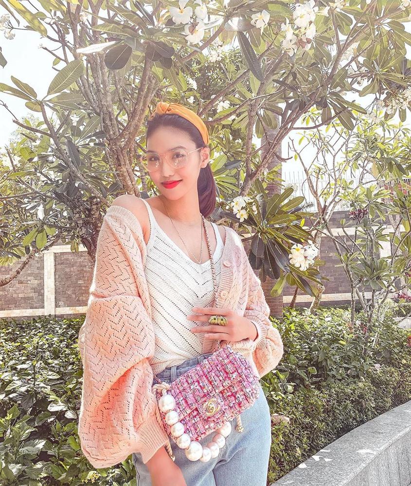 Street style ngập tràn sắc trắng: Ngọc Trinh diện đồng hồ 4 tỉ, nhưng choáng nhất vẫn là sắc vóc của mẹ bỉm sữa Diệp Lâm Anh-1