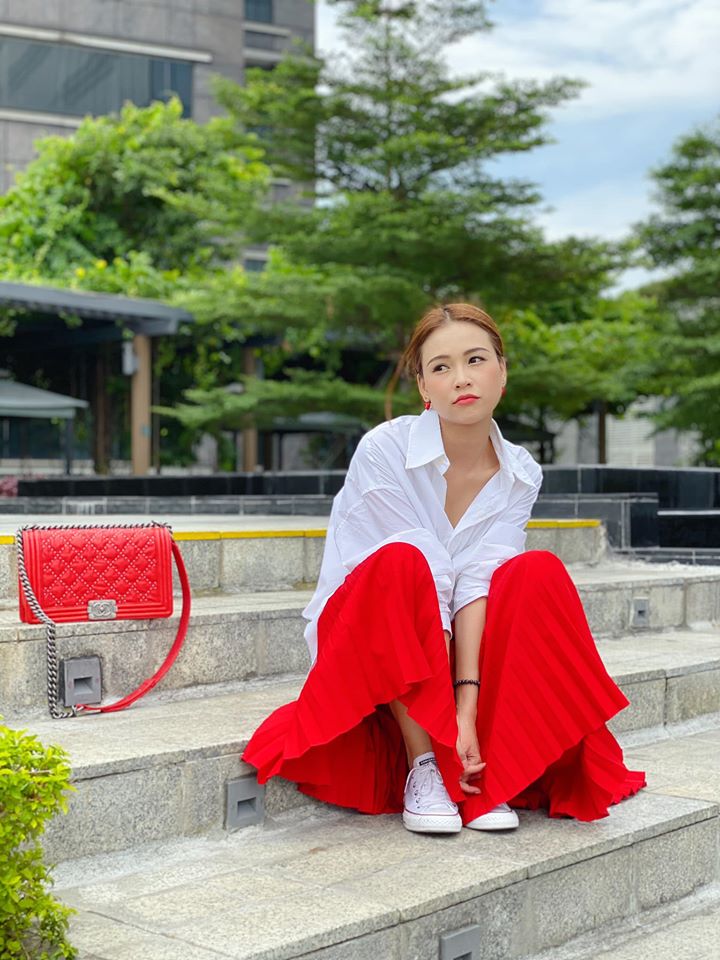 Street style ngập tràn sắc trắng: Ngọc Trinh diện đồng hồ 4 tỉ, nhưng choáng nhất vẫn là sắc vóc của mẹ bỉm sữa Diệp Lâm Anh-11