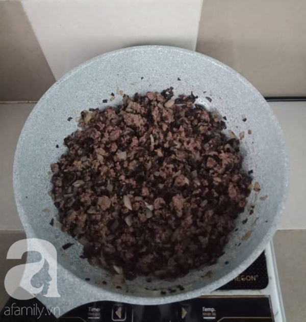 Dùng chảo không dính tráng bánh cuốn: Tưởng không dễ mà dễ không tưởng, ăn ngon cực!-6