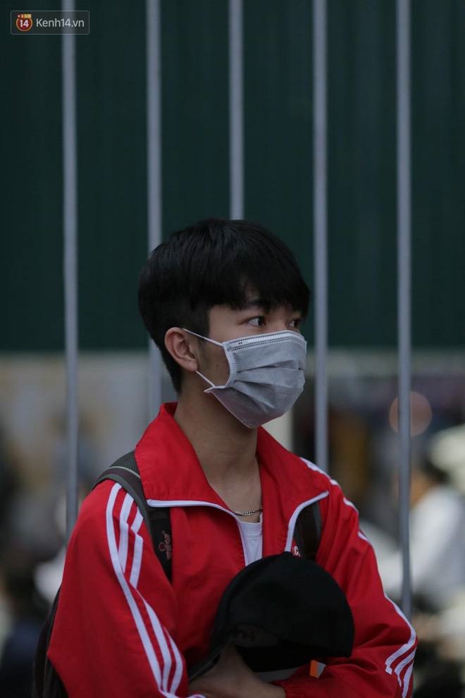 Sinh viên nô nức trở lại trường sau kỳ nghỉ Tết dài nhất lịch sử: Được đi học rồi vui quá, ở nhà chán lắm!-12