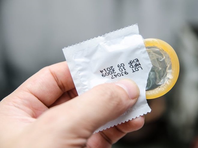 Vô tình thấy bao cao su trong cặp con gái, mẹ lớn tiếng quát mắng nhưng biết chân tướng mới ân hận xin lỗi-2