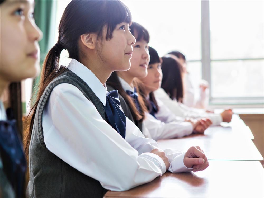 Vô tình thấy bao cao su trong cặp con gái, mẹ lớn tiếng quát mắng nhưng biết chân tướng mới ân hận xin lỗi-3