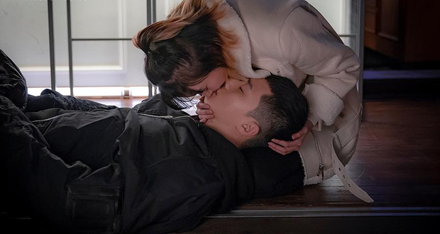 3 khoảnh khắc tình bể bình của Park Seo Joon và điên nữ Tầng Lớp Itaewon: Hết cưỡng hôn lại đến ăn nằm cùng nhau-2