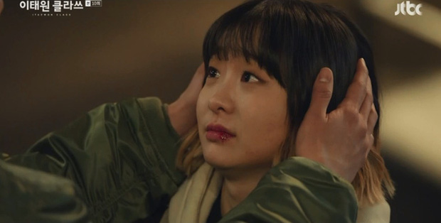3 khoảnh khắc tình bể bình của Park Seo Joon và điên nữ Tầng Lớp Itaewon: Hết cưỡng hôn lại đến ăn nằm cùng nhau-6