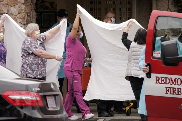 COVID-19 đe dọa Mỹ: Washington có ca tử vong thứ 2, New York báo cáo ca nhiễm đầu tiên, dịch tấn công đội ngũ y tế-1