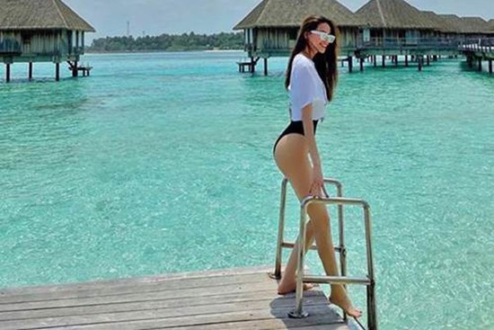 Hồ Ngọc Hà thả dáng với bikini, fans thích thú vì quá gợi cảm