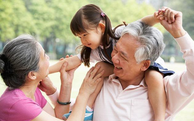 Bị cháu trai lao vào đánh vì không được mua món đồ như ý, bà còn nói một câu khiến người mẹ đau lòng vì cách dạy của bà-4